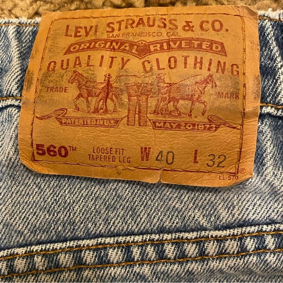 40X32 Levi Loose Fit Jeans - Picture 3 of 7